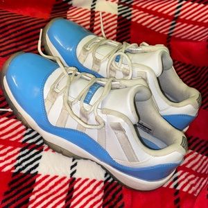 Jordan retro lows “North Carolina blue”